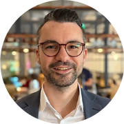 Portrait von Alexander Steireif